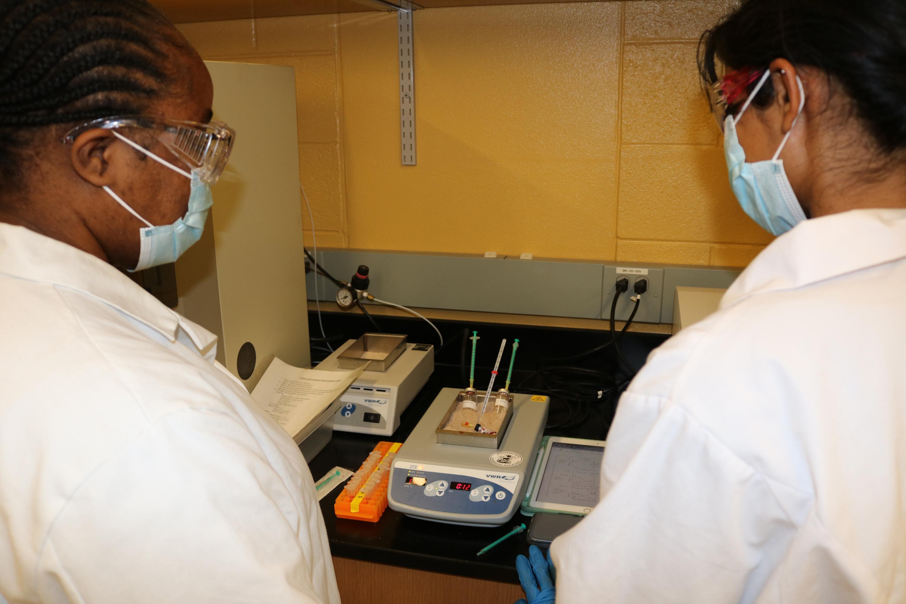 Martha Broadnax (left), chemistry major, and biochemistry major Varsha Bharadwaj conduct experiments in the Analytical Chemistry Lab. (Photo Renay San Miguel)